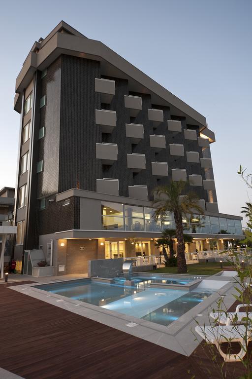 Hotel Eden Alba Adriatica Exteriör bild