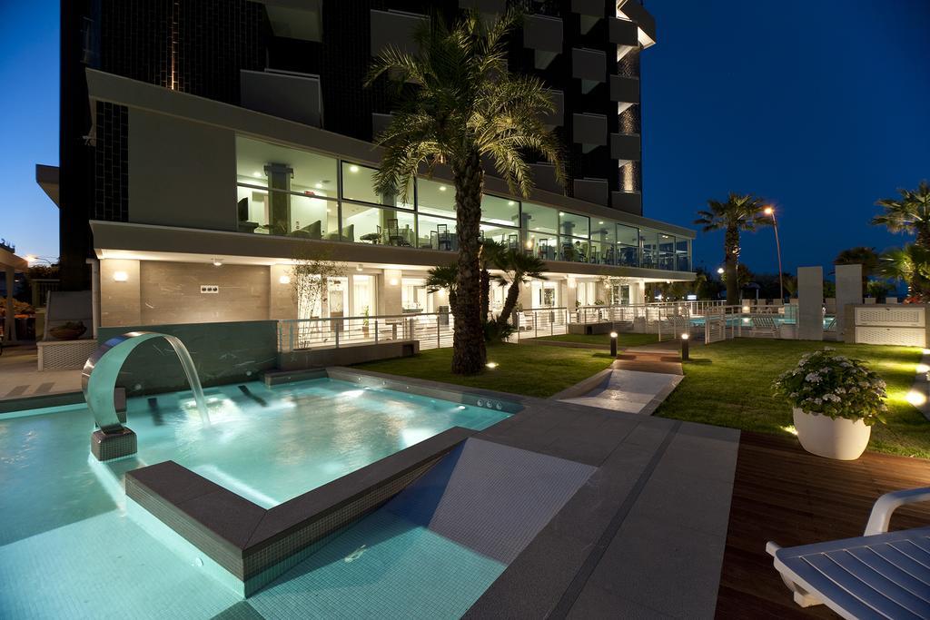 Hotel Eden Alba Adriatica Exteriör bild