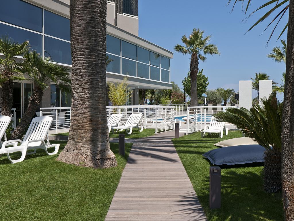 Hotel Eden Alba Adriatica Exteriör bild