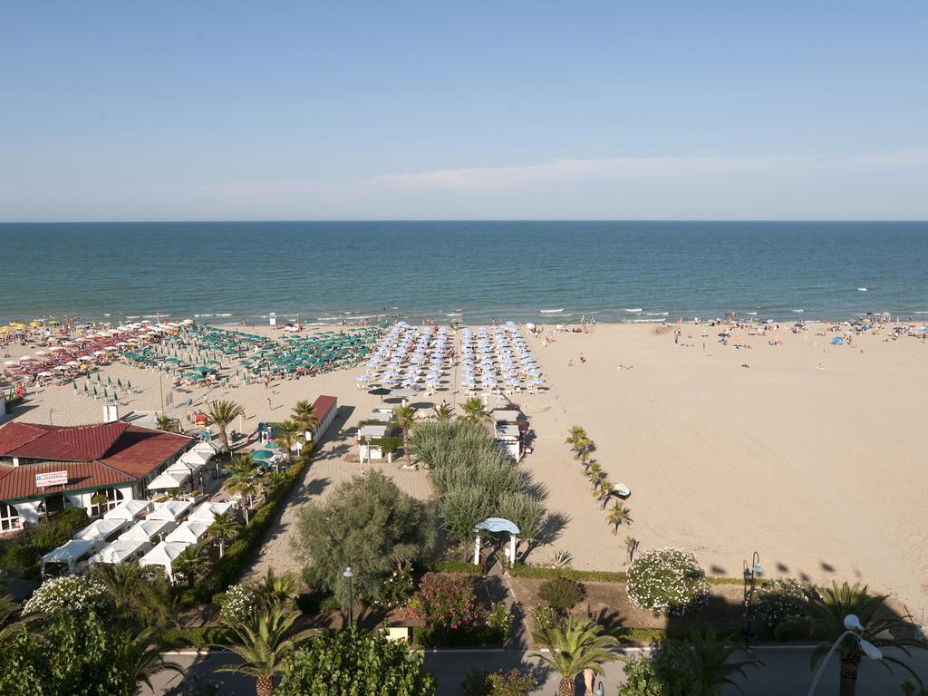 Hotel Eden Alba Adriatica Exteriör bild